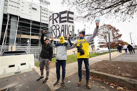 Fans React To Players Wearing ‘Free Harbaugh’ Shirts