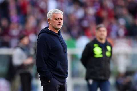 Mourinho set to raid his old club for defensive pair