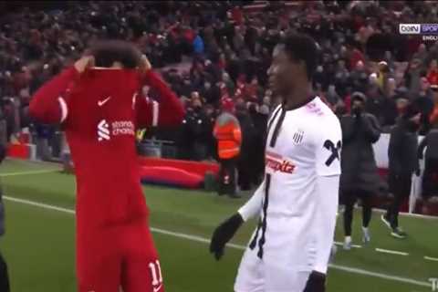 Salah shows class with shirt-swapping gesture to LASK