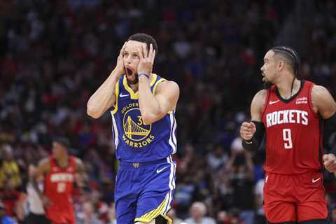 Even Stephen Curry Couldn't Believe He Made Stepback Three Over Two Clippers Defenders