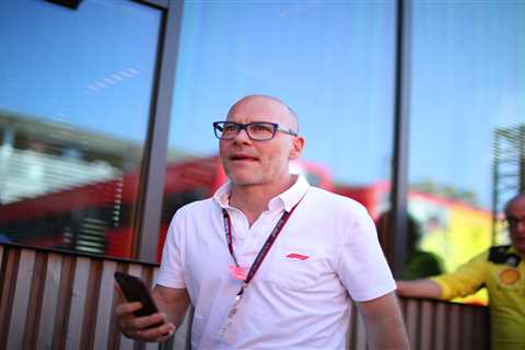 Former F1 Champion Jacques Villeneuve Reveals Secret Talks in the F1 Paddock After Lewis Hamilton..