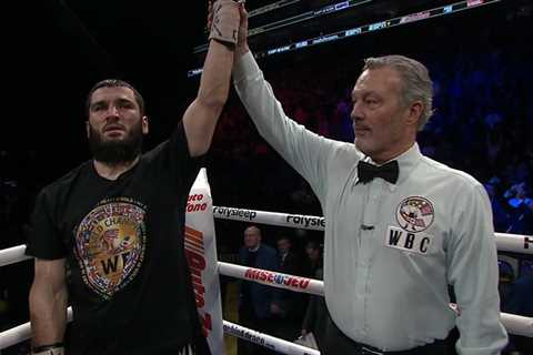 KNOCKOUT! Artur Beterbiev crushes Callum Smith in seven: Highlights