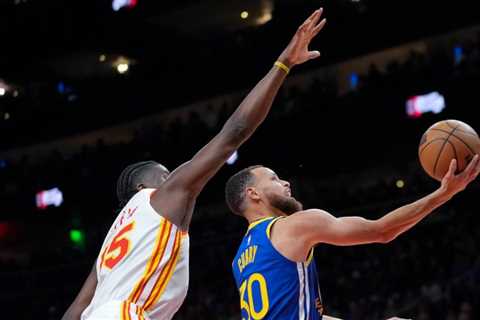 NBA Roundup: Curry scores season-high 60 points, Warriors fall to Hawks in OT