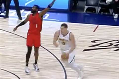 Nikola Jokić Made Deandre Ayton Look So Silly With the Best Pump Fake of the NBA Season