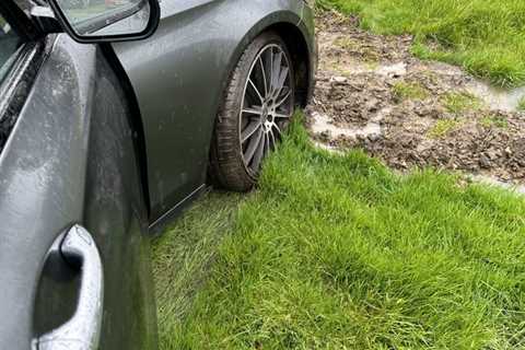 BBC Commentator Stranded Outside Cheltenham Festival as Car Gets Stuck in Mud