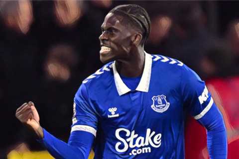 Arsenal set to revive interest in Everton midfielder