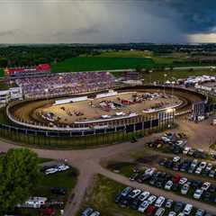 Racing Returns to Huset’s Speedway This Sunday for Metro Construction Night – Speedway Digest