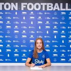 Everton’s Danish international midfielder Holmgaard signs new deal