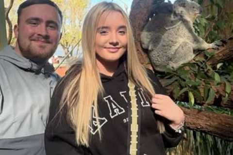 Watching Littler Feed Kangaroos Made Me Feel Like a Proper Tourist (And I'm Not Even There)