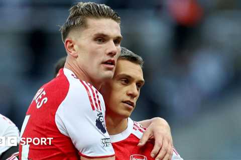 Arsenal Lead Premier League Without Regular Goalscorer